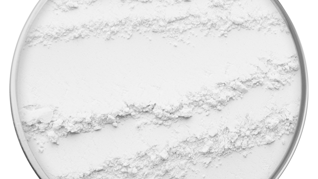 Niacinamide : L’actif polyvalent qui unifie, régule et renforce la peau Laboratoire Eneomey